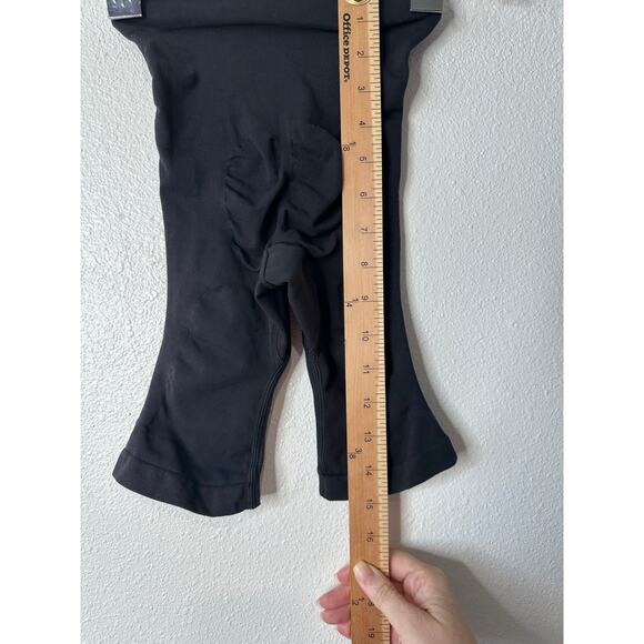 Skims Black High Waist Biker Shorts S/M | Seamless Shaping Stretch - Picture 7 of 10